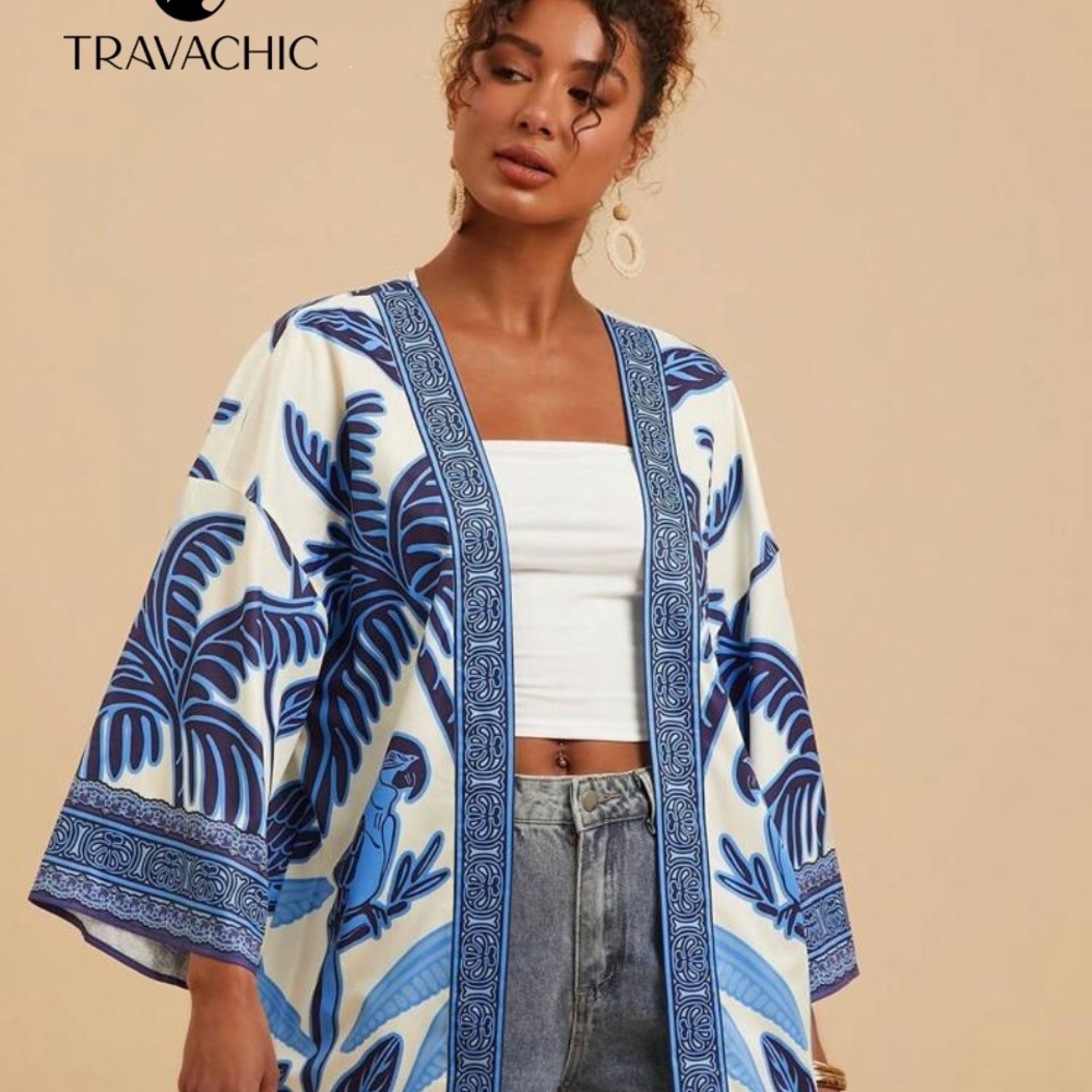 Travachic Blue and White Kimono - Picture 4 of 6